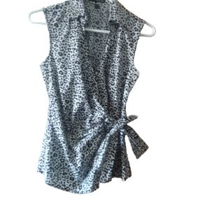 Express tops tie front blouse collar black/white